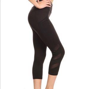 Women’s black Capri Leggings with Mesh pocket.